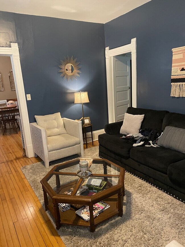 Building Photo - 2627 N Bartlett Ave