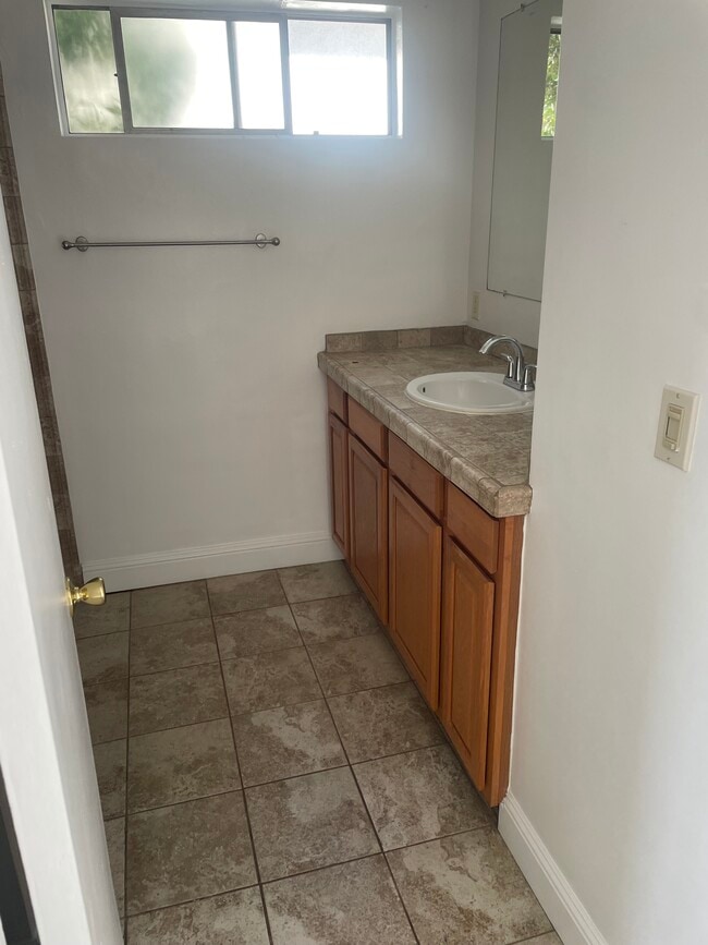 Building Photo - 1811 Verdugo Knolls Dr