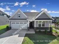 Building Photo - 1100 Bradford Pear Rd