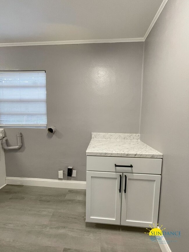 Building Photo - Charming cottage in central Fort Walton Beach!