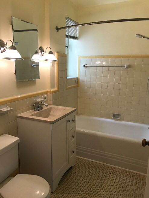 Building Photo - 1321 E 10th Ave