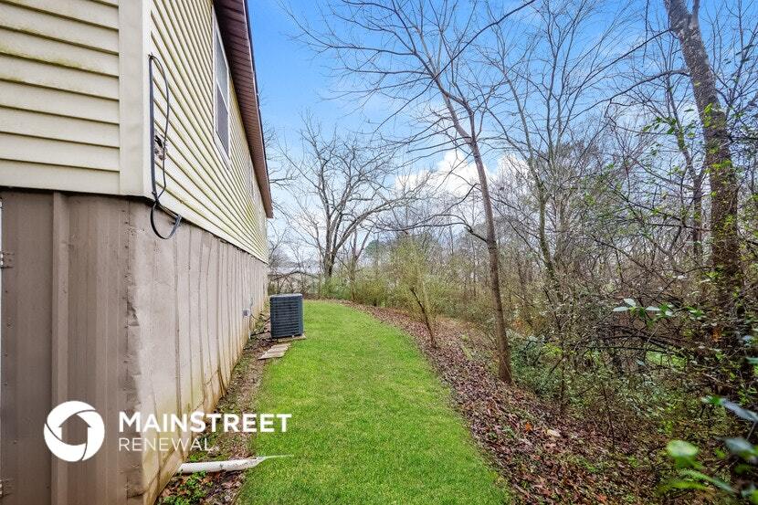 Building Photo - 708 Drake Ave