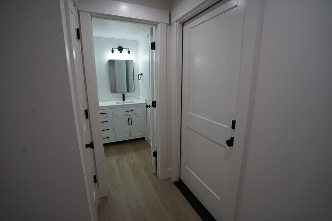 Building Photo - 428 S 975 W