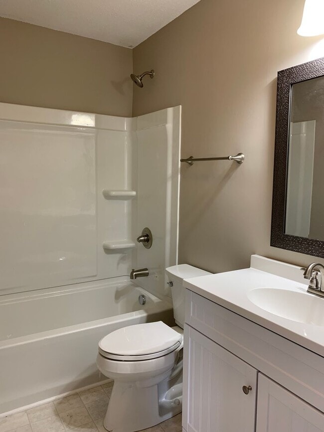Building Photo - 3 Bedroom Home For Rent in St. Bethlehem Area!