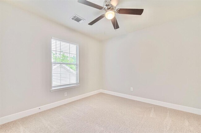 Building Photo - 5711 Silver Oak
