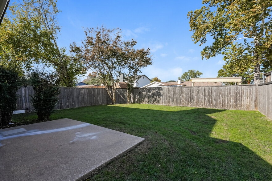 Building Photo - 2705 Peppertree Pl