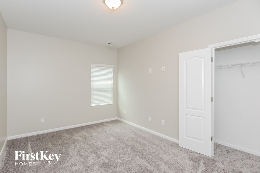 Building Photo - 6014 Eleanor Rigby Rd