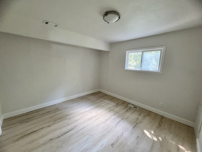 Building Photo - 200 Elbring Dr