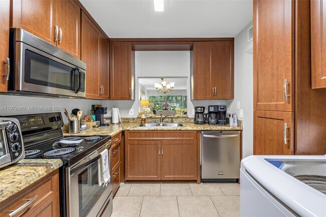 Building Photo - 3014 SW 21st Terrace