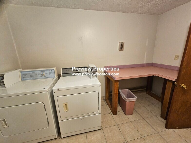 Building Photo - 150 Barham Ave