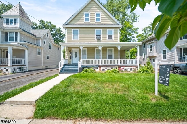 Building Photo - 26 Hillside Ave