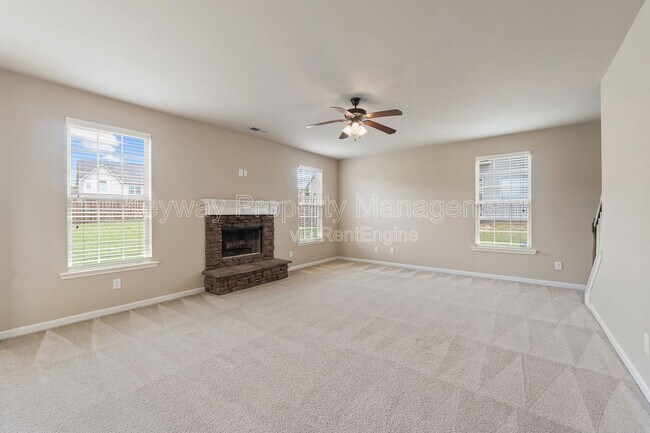 Building Photo - 6017 Reynolds Cir