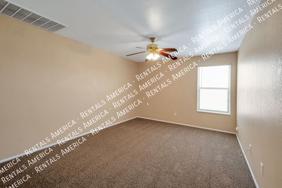 Building Photo - 629 E Saddle Way