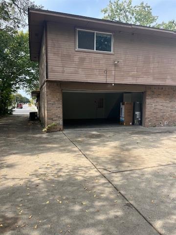 Building Photo - 902 N Nursery Rd