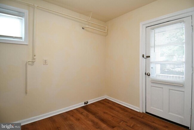 Building Photo - 10304 Inwood Ave