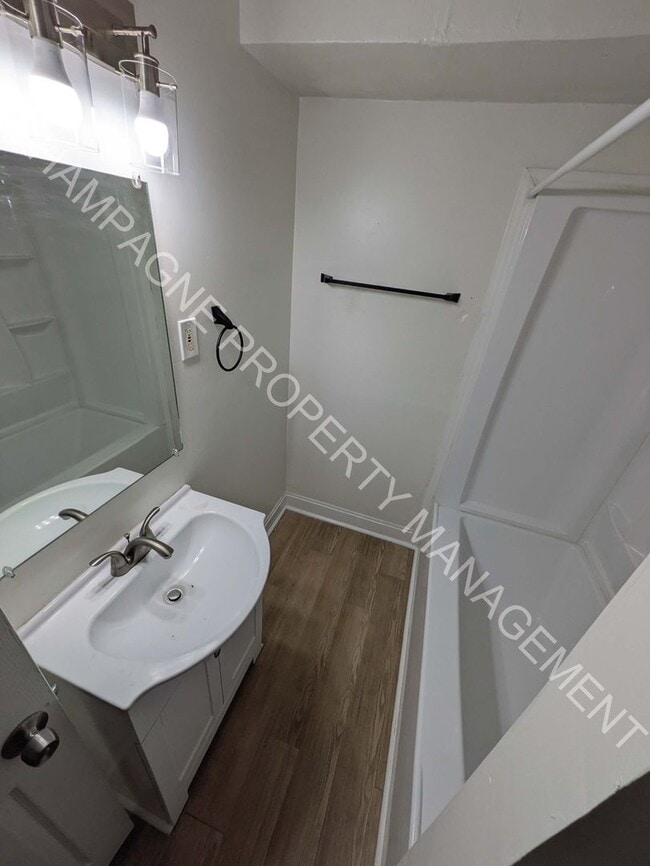 Building Photo - 3 Bedroom Home, centrally located in the heart of Kansas City