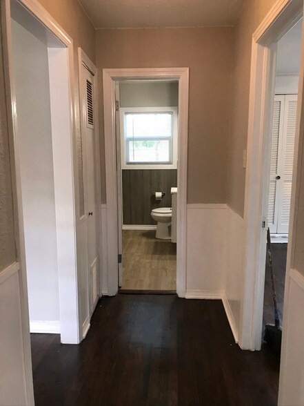 Building Photo - 2129 W Lotus Ave