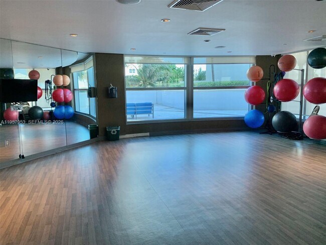 Building Photo - 3101 S Ocean Dr