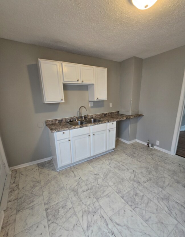 Building Photo - Newly Updated Two Bedroom Near 10th & Sherman
