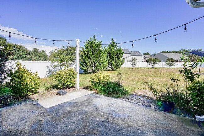 Building Photo - 545 Smoothstone Dr