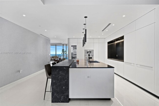 Building Photo - 300 Biscayne Blvd Way