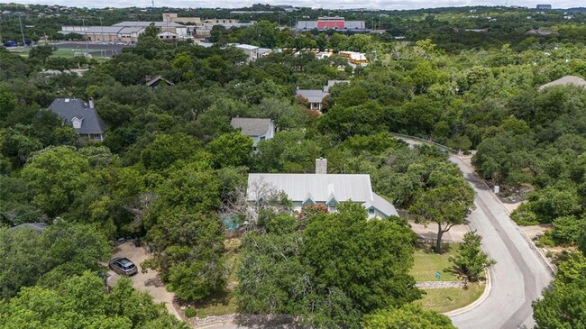 Building Photo - 3605 Silver Hill Cir