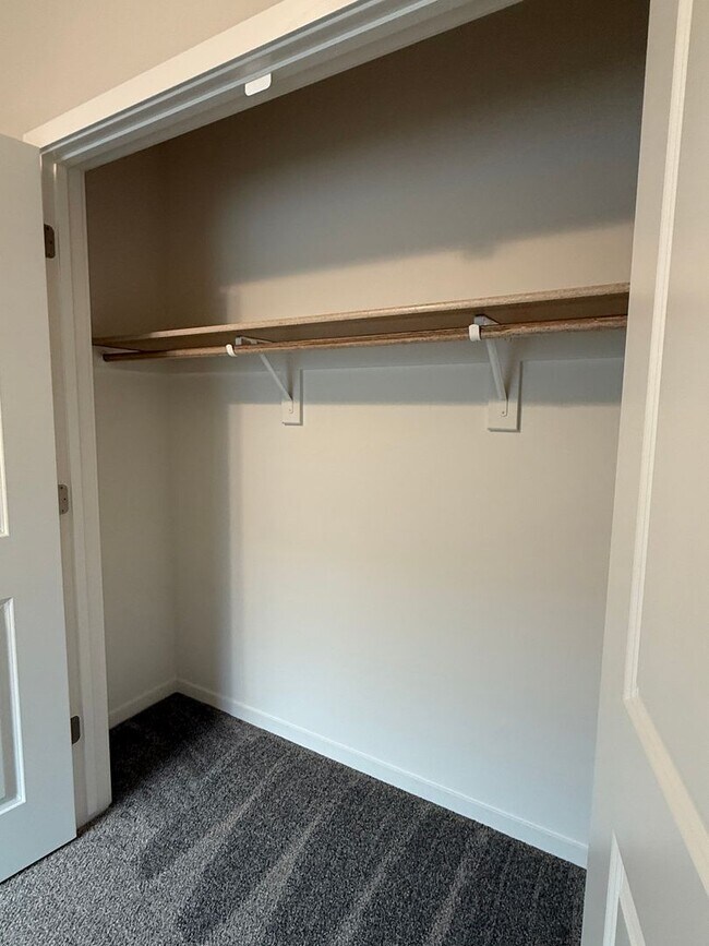 Building Photo - New 3 bedroom/3 bath ranch townhome in SE Lincoln