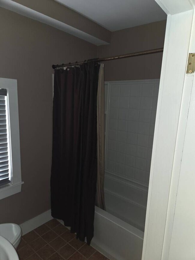 Building Photo - 2-22 Pearl St