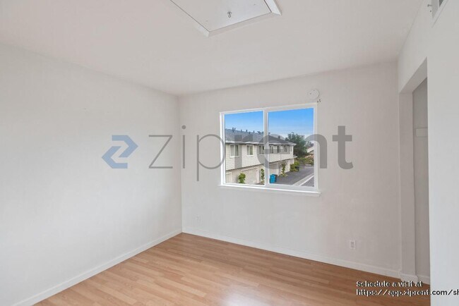 Building Photo - 843 Peary Ln