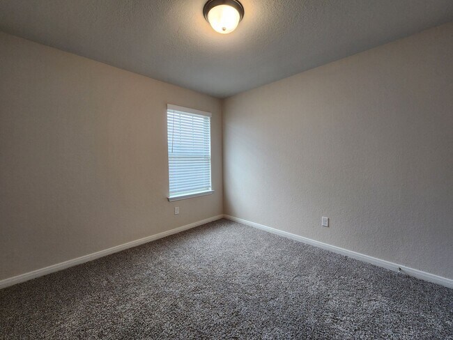 Building Photo - Large 4 Bedroom House in Meyers Landing / Fridge Included / Cute Front Porch / Yard/ CISD