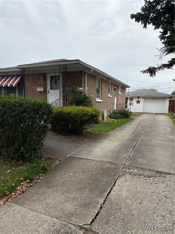 Building Photo - 124 Carmen Rd
