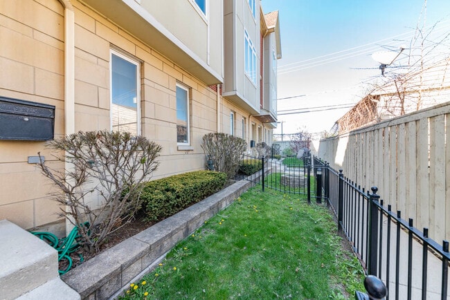 Building Photo - 2331 N Lister Ave