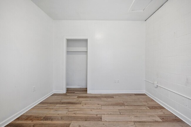 Building Photo - 4758 Trenton Dr