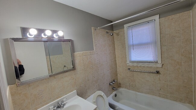 Building Photo - 41 Gould Dr