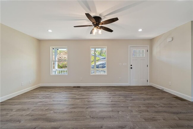 Building Photo - 230 Grand Oak Ln