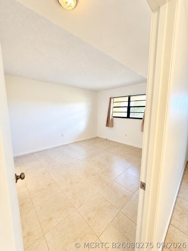 Building Photo - 2050 Oleander Blvd