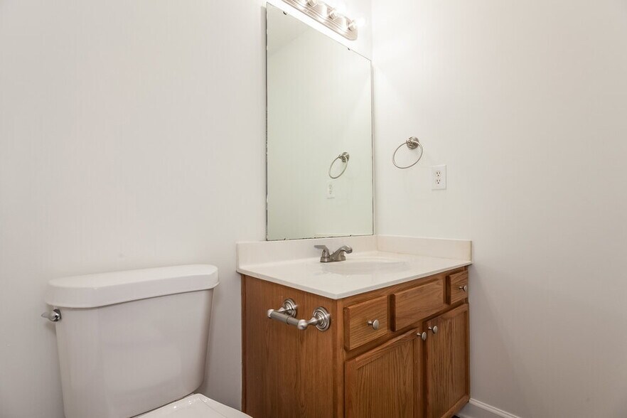 Building Photo - 916 Clover Gap Dr
