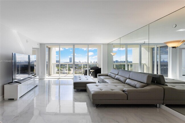 Building Photo - 1800 Sunset Harbour Dr