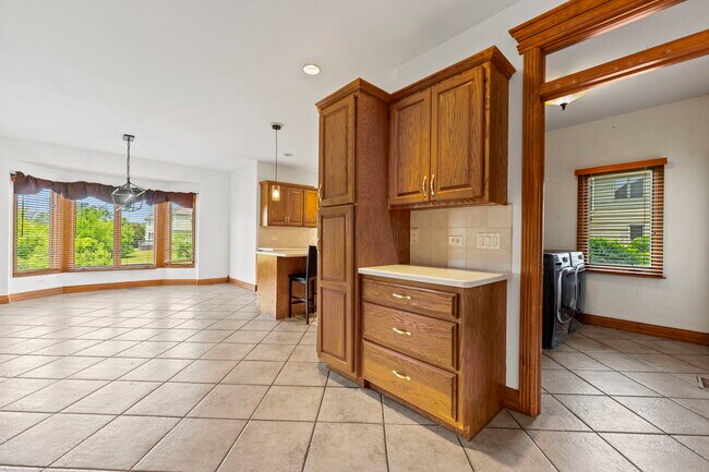 Building Photo - 552 Waters Edge Dr