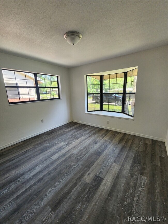 Building Photo - 3444 S Apopka Ave