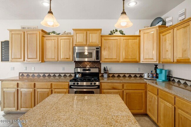 Building Photo - 2561 Desert Cove Pl