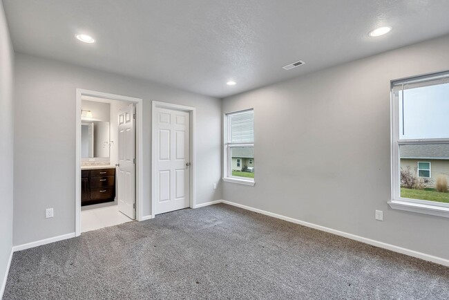 Building Photo - Modern Elegance Beckons at Summerland Park...