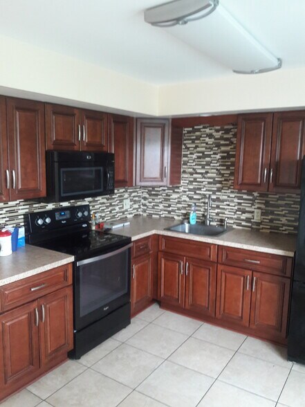 Building Photo - 735 N 12th St