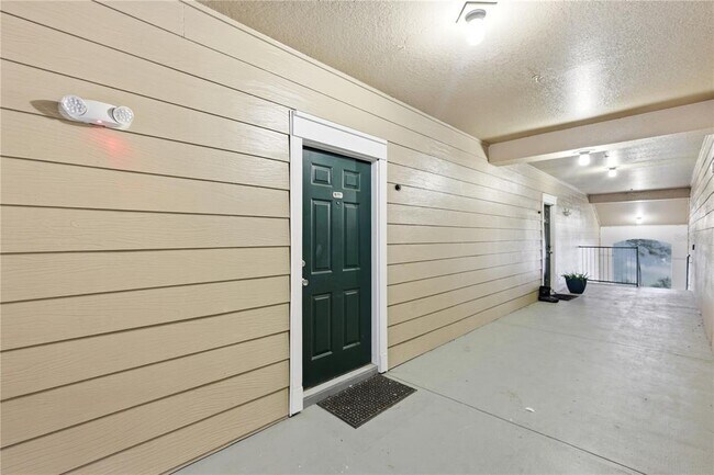 Building Photo - 13001 Mulberry Park Dr