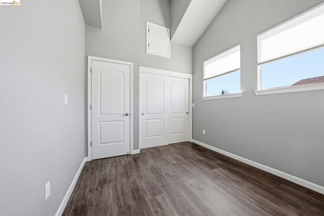 Building Photo - 817 Estancia Ter