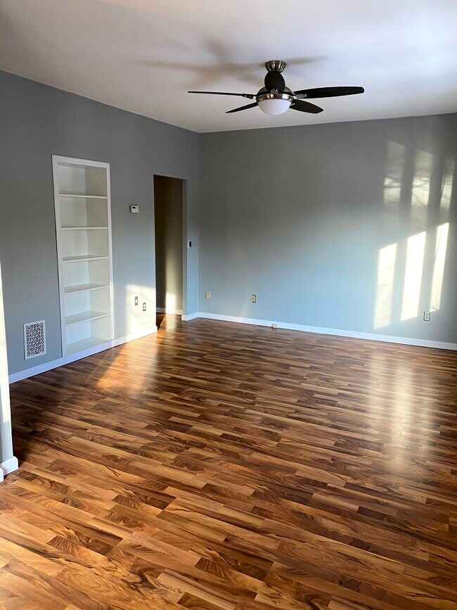 Building Photo - 669 Laurel Ave