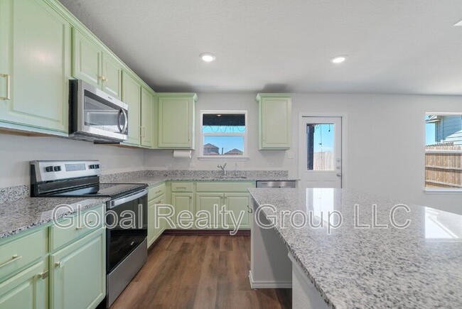 Building Photo - 535 Wild Olive Wy