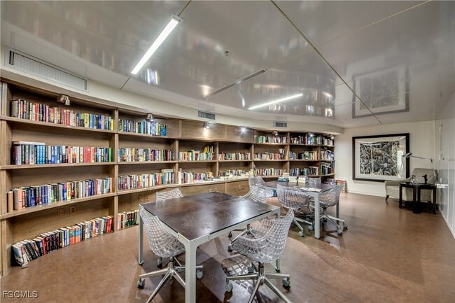 Building Photo - 3000 Oasis Grand Blvd