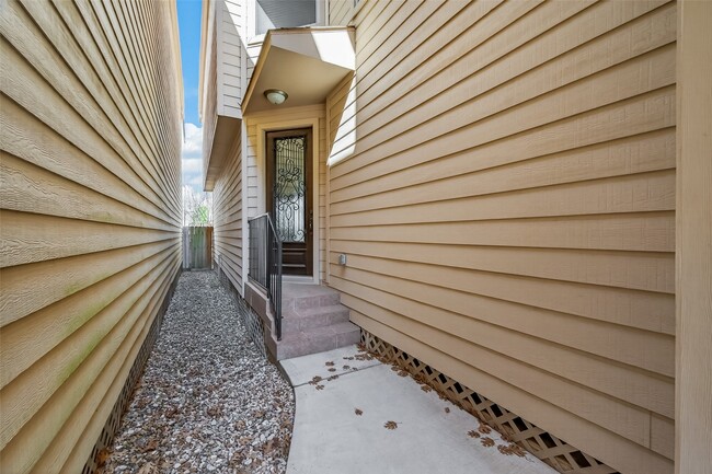 Building Photo - 5708 Petty St