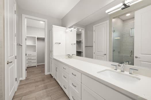 Building Photo - 20 Zinnia St